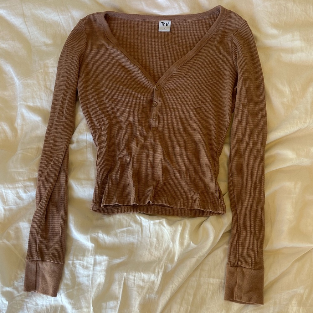 Aritzia TNA waffle long sleeve shirt / henley size medium maroon / purple